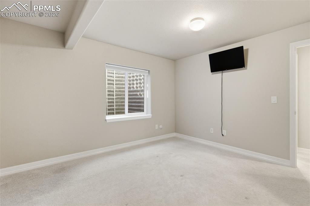 Image 32 of 50: Bedroom 3