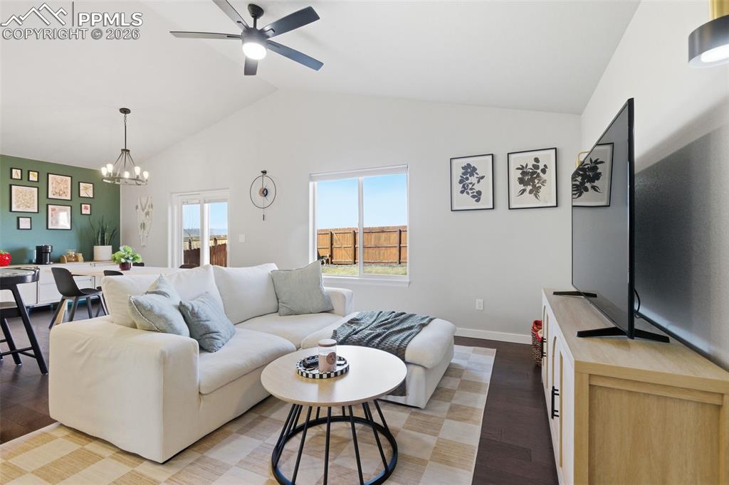 Image 4 of 50: Living Room