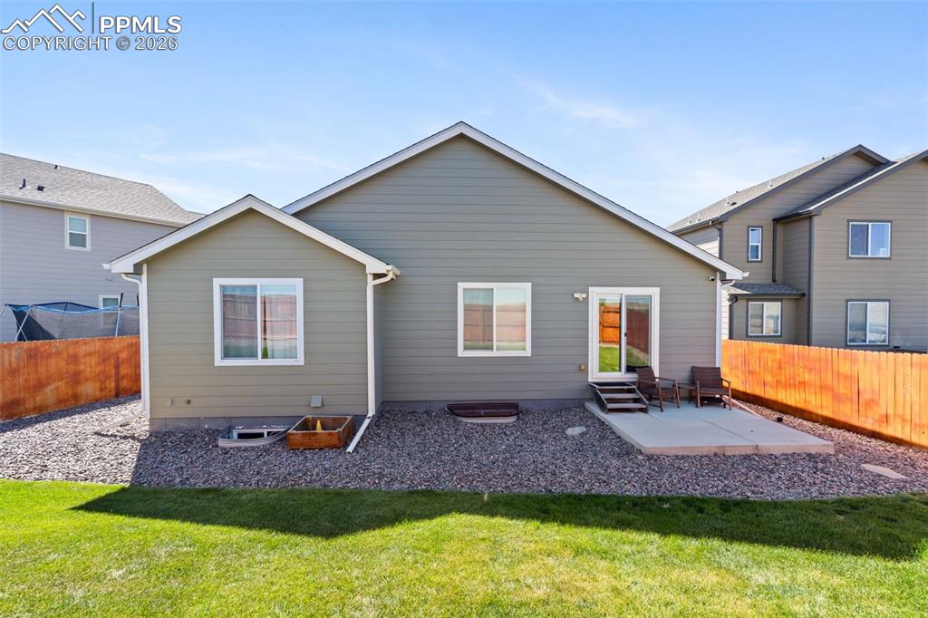 Image 40 of 50: Backyard