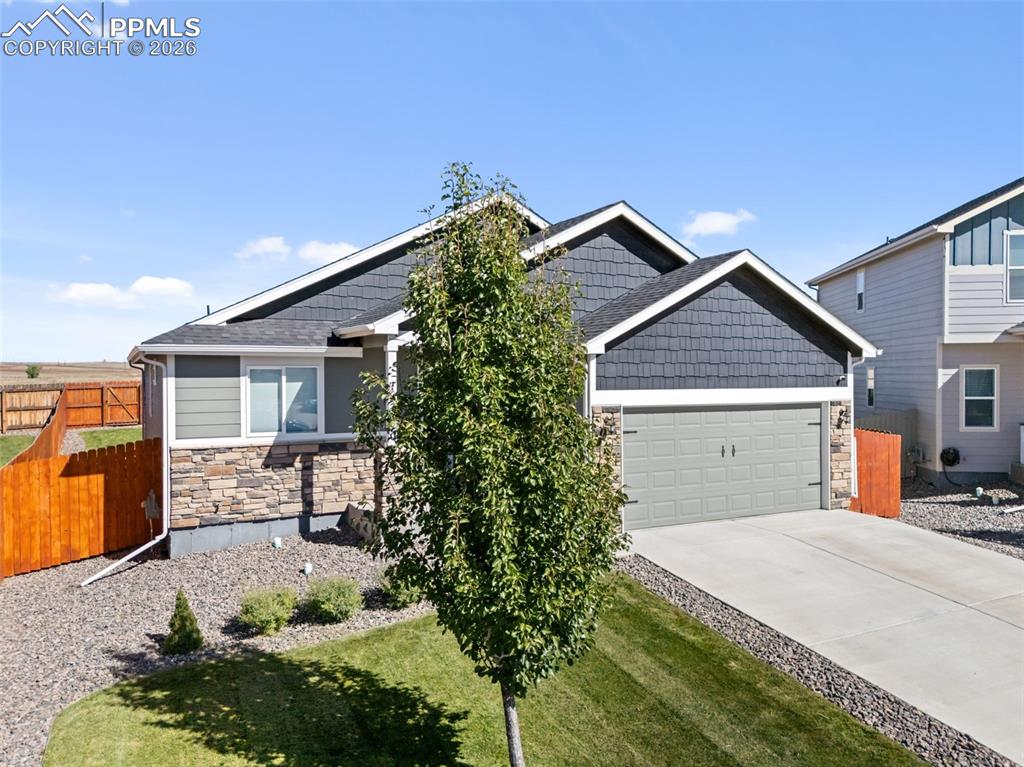 Image 46 of 50: Front Yard