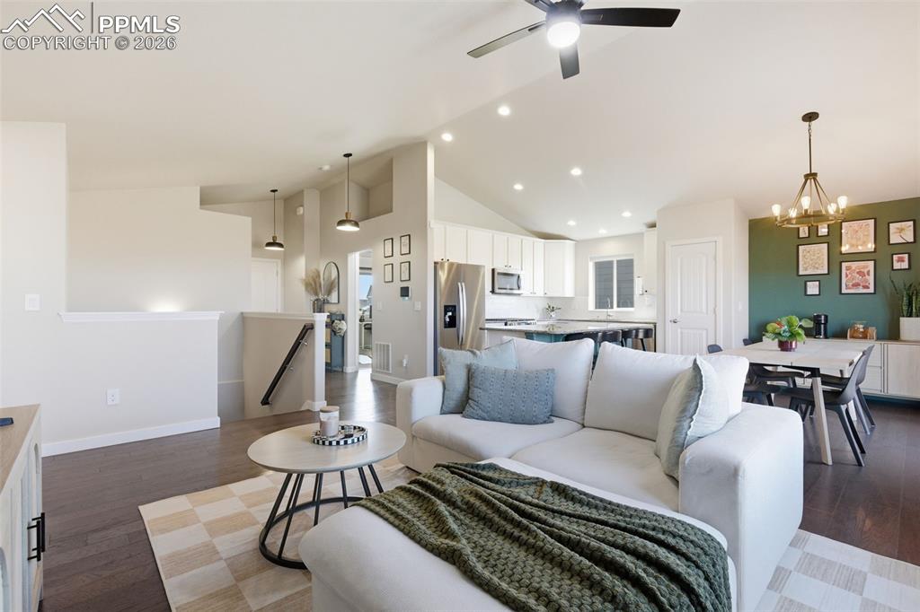 Image 6 of 50: Living Room