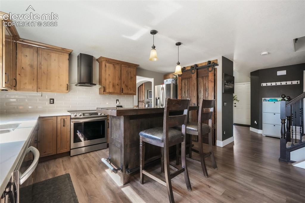 Image 10 of 50: Entry/Family room