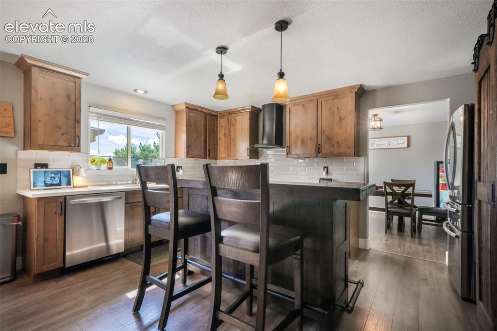 Image 12 of 50: Entry/Family room