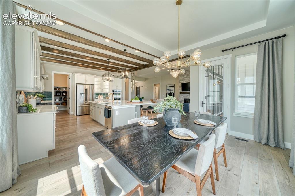 Image 15 of 50: Dining Area