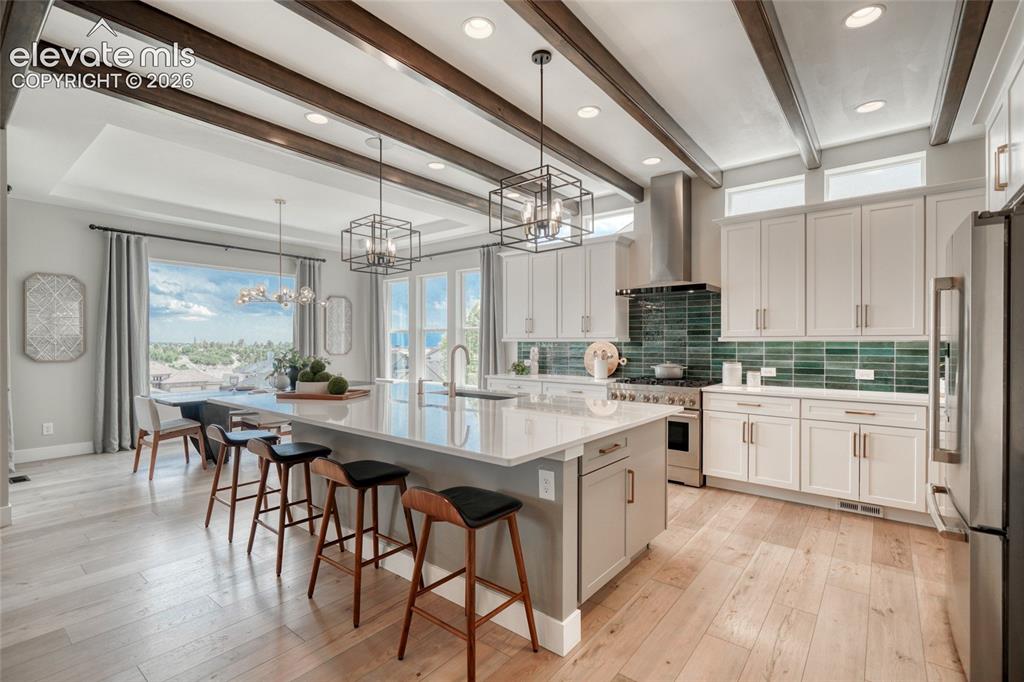 Image 19 of 50: Kitchen