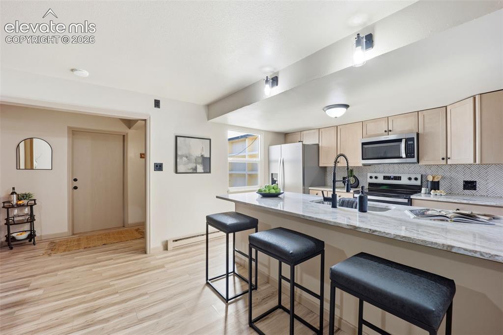 Image 14 of 42: Kitchen