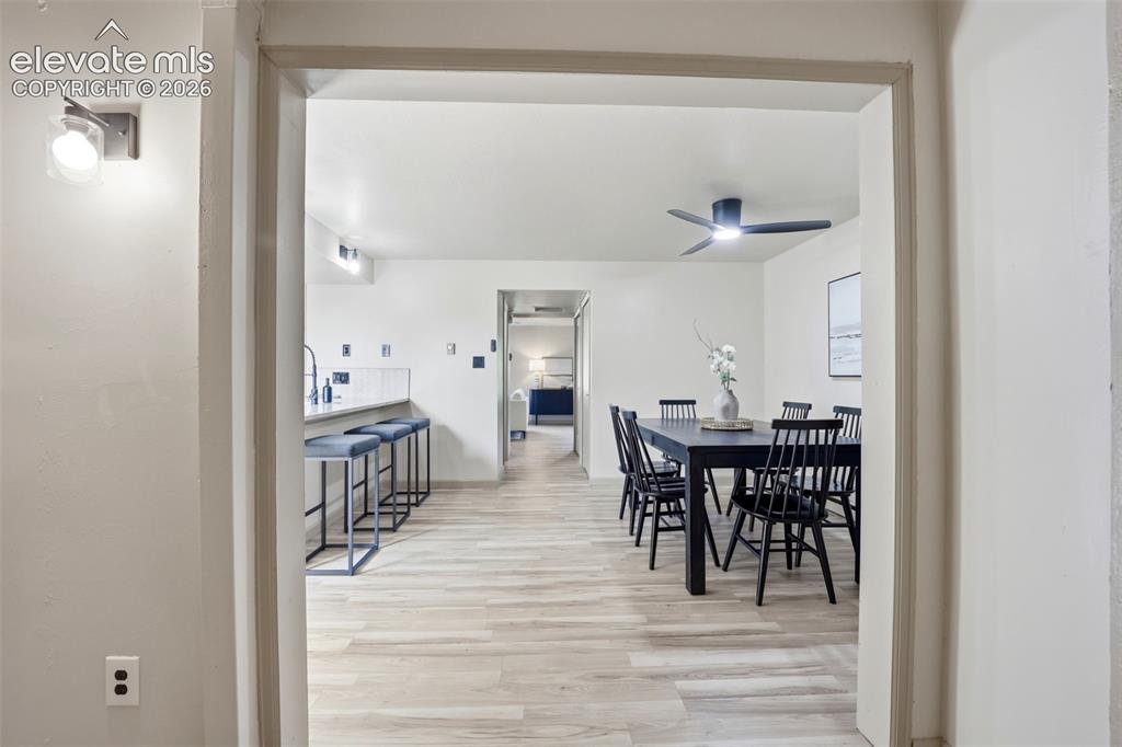 Image 23 of 42: Dining Area