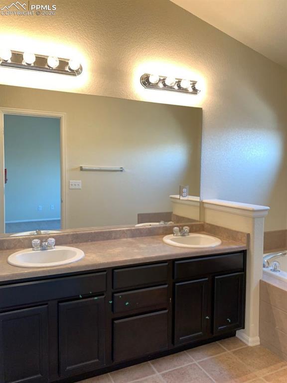 Image 17 of 23: Bathroom