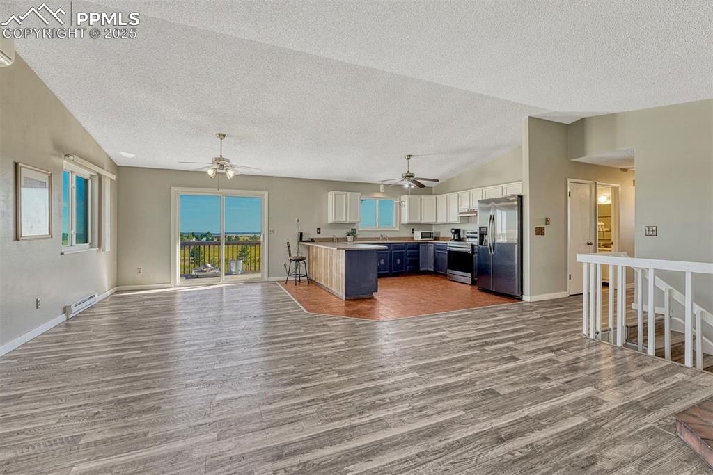 Image 12 of 49: Kitchen