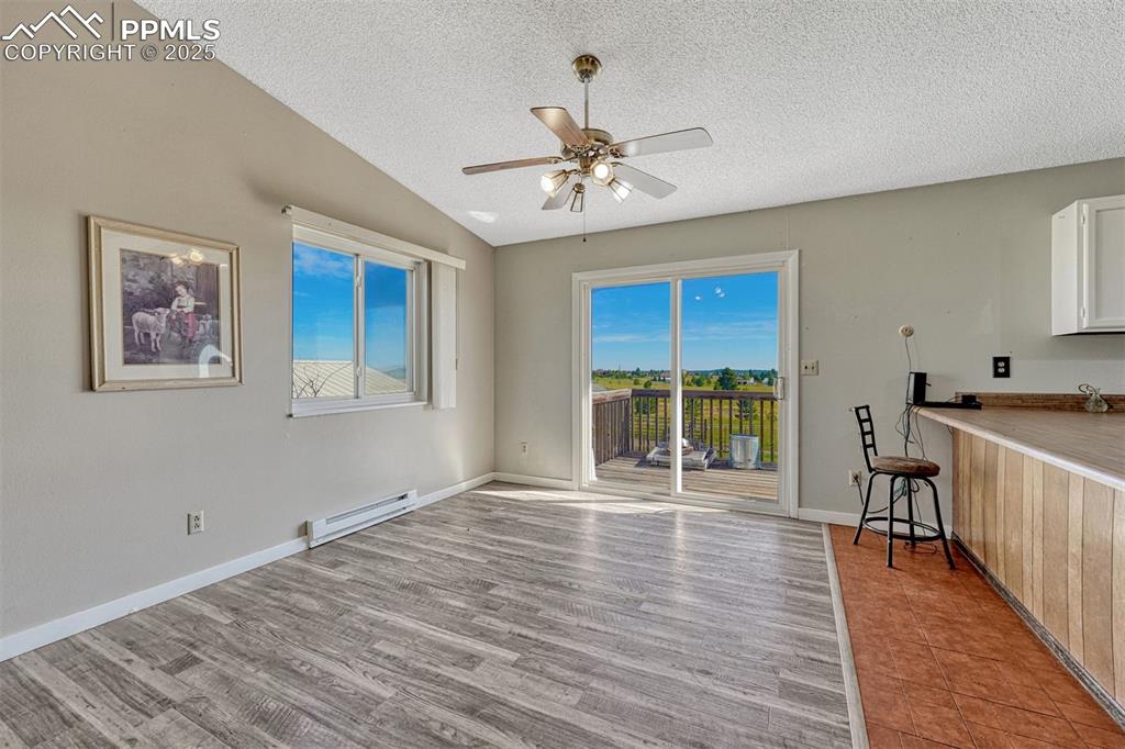 Image 14 of 49: Dining Area