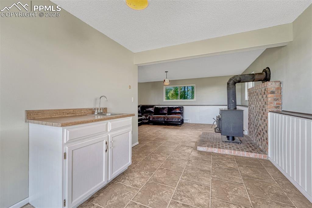 Image 30 of 49: Living Room