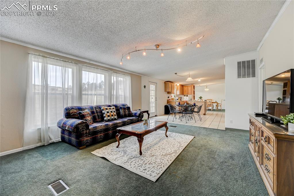 Image 26 of 46: Family Room