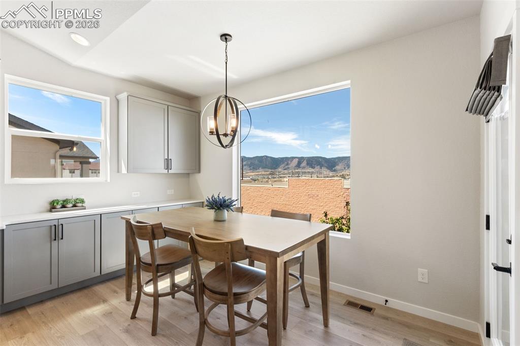 Image 10 of 47: Dining Area