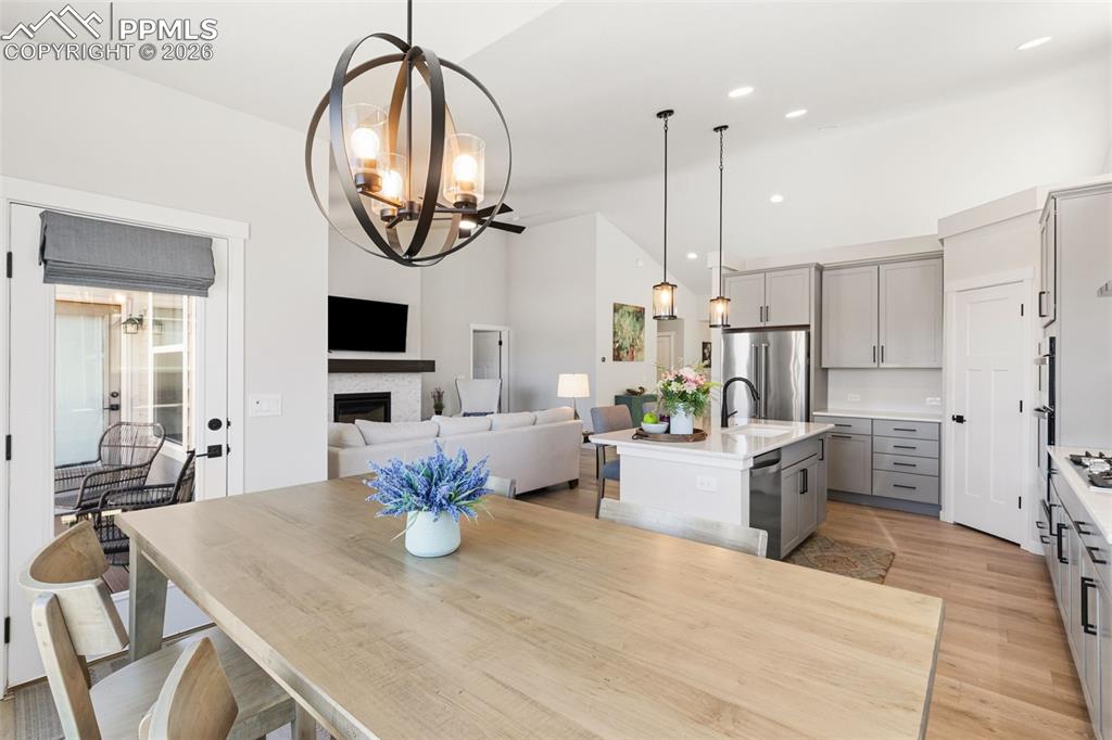 Image 13 of 47: Dining Area