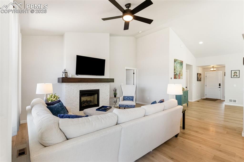 Image 17 of 47: Living Room