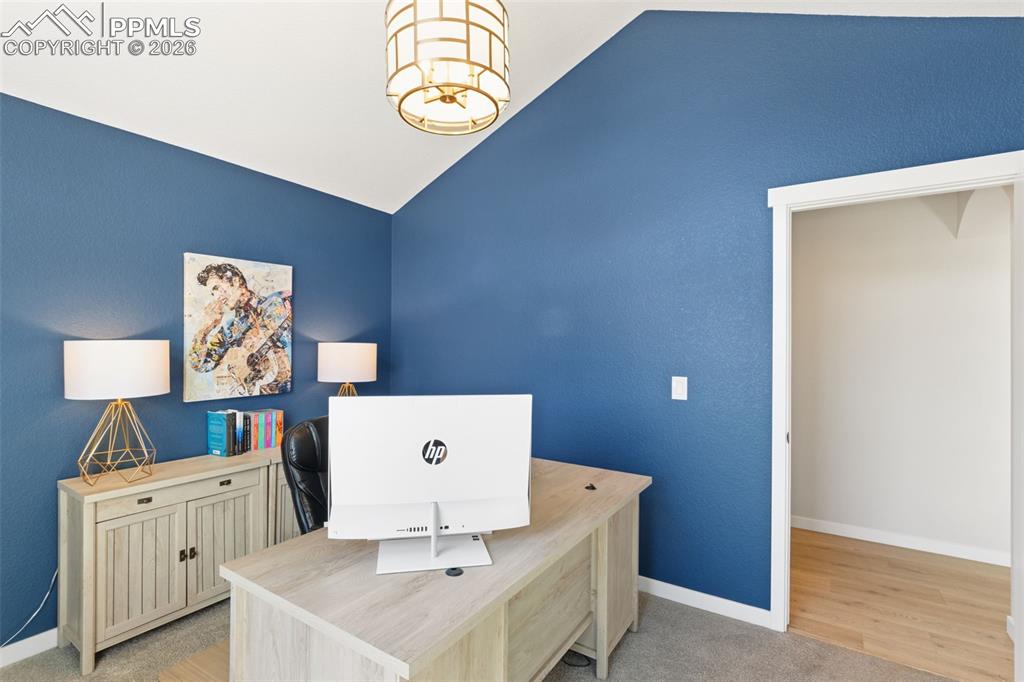 Image 19 of 47: Office