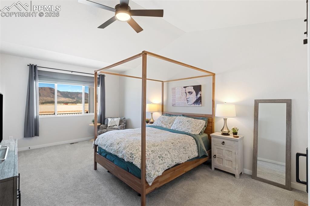 Image 23 of 47: Bedroom