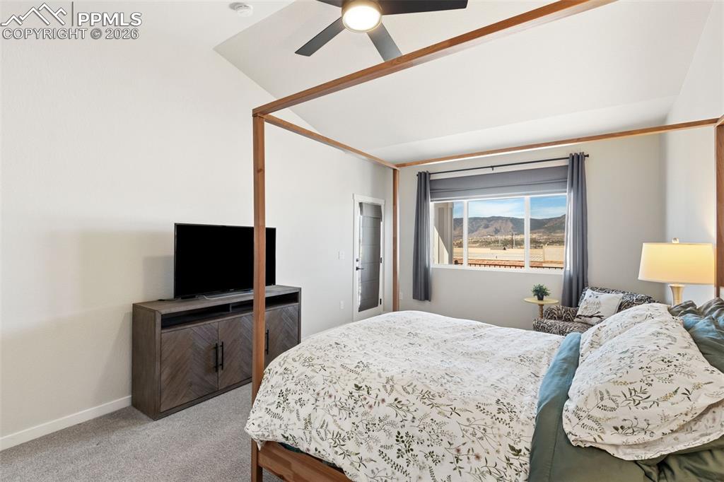 Image 26 of 47: Bedroom