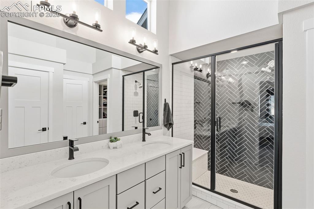 Image 27 of 47: Bathroom