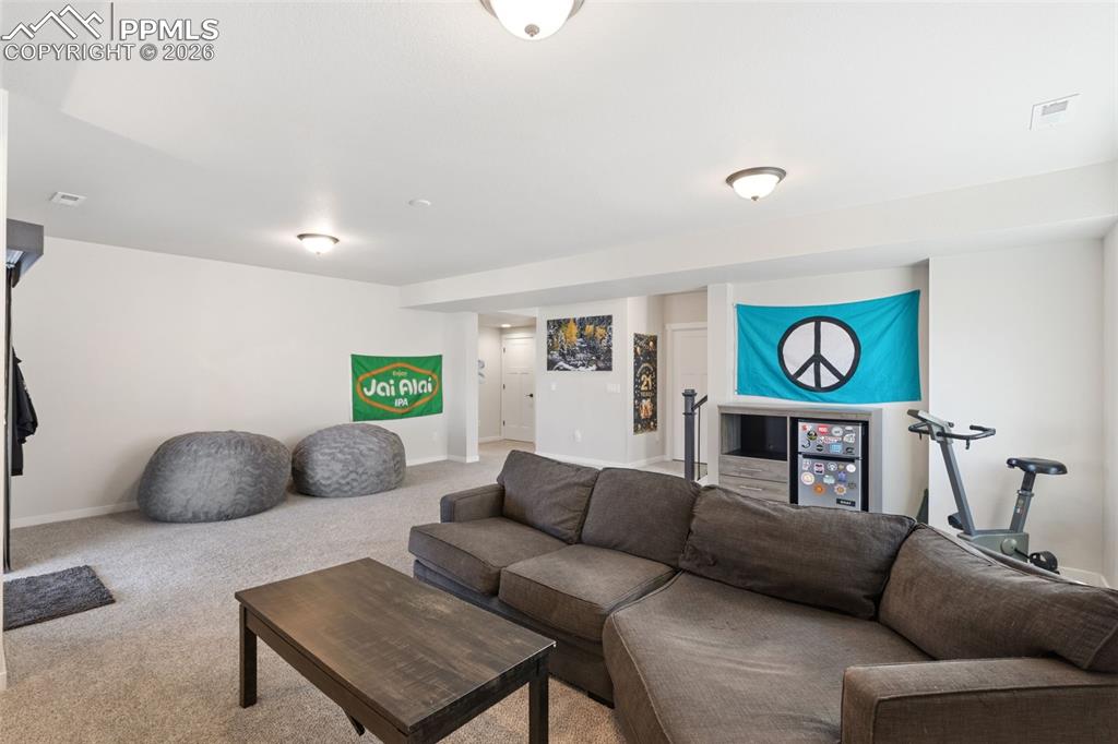 Image 29 of 47: Living Room