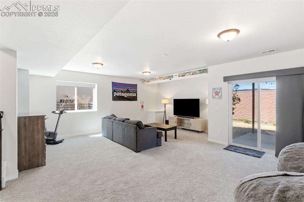 Image 31 of 47: Living Room