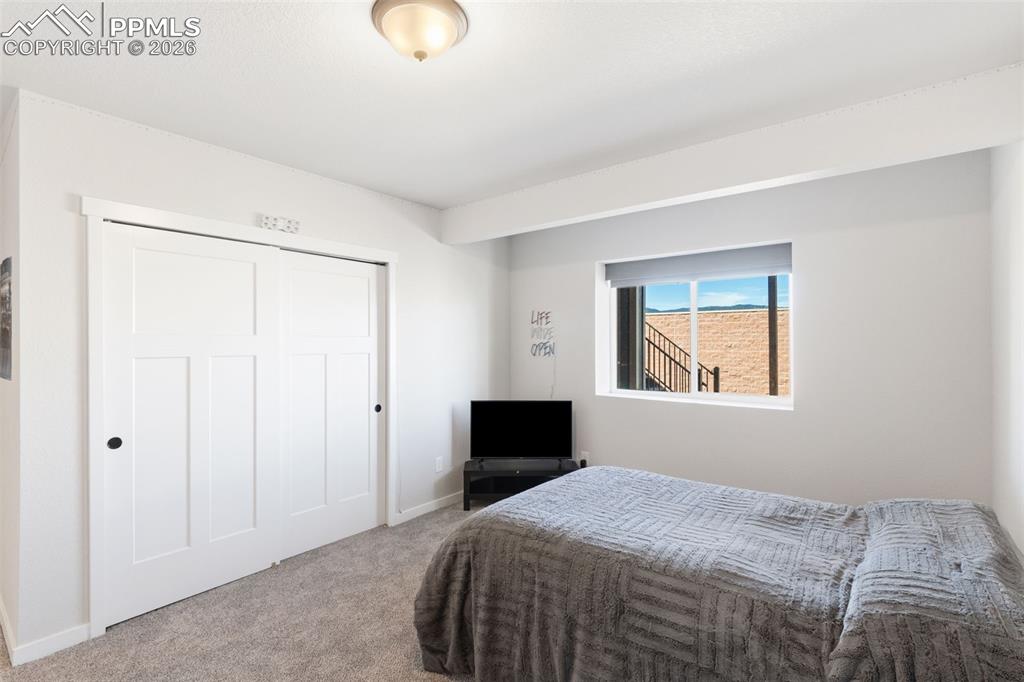 Image 35 of 47: Bedroom