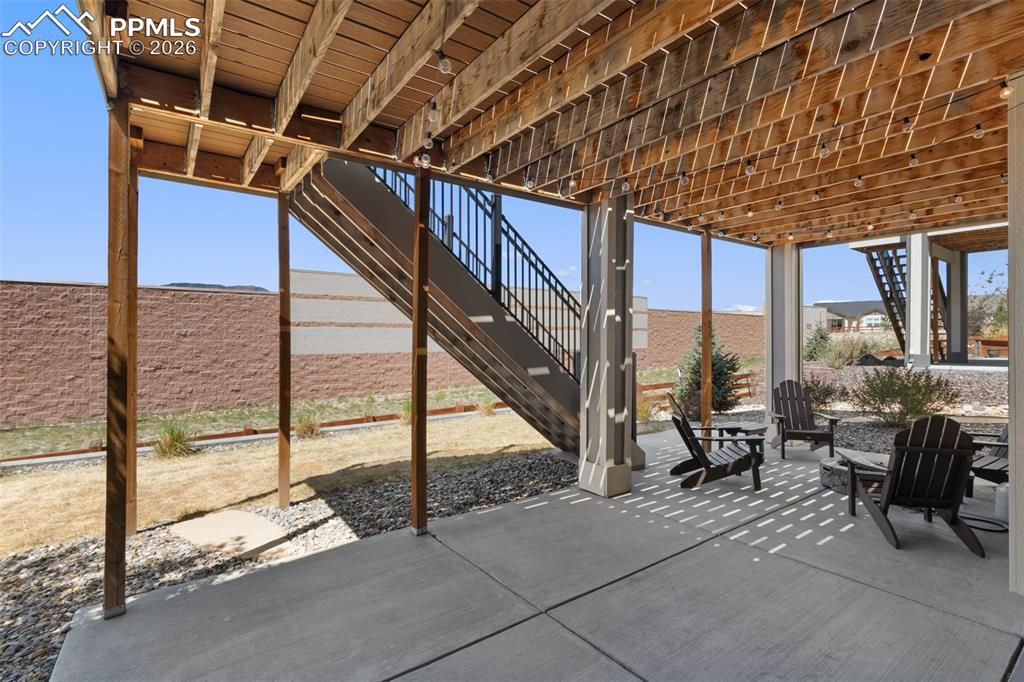 Image 44 of 47: Patio