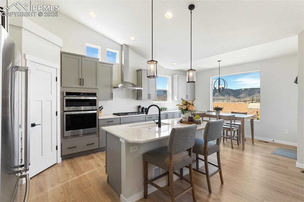 Image 7 of 47: Kitchen