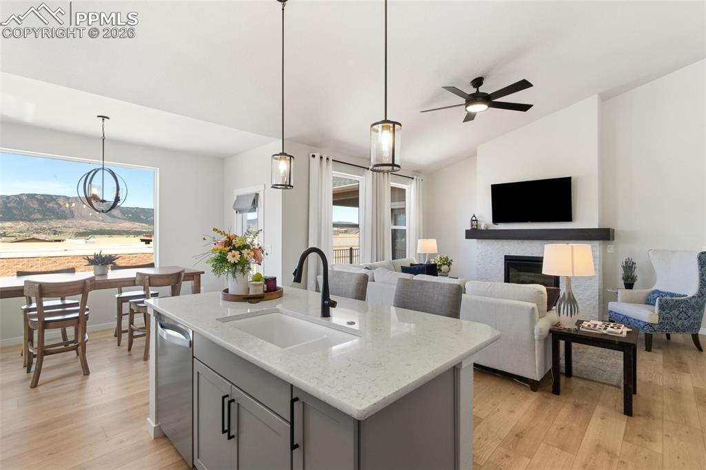 Image 8 of 47: Kitchen