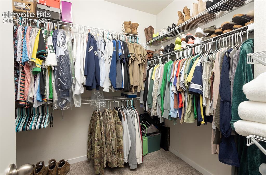 Image 18 of 34: Closet