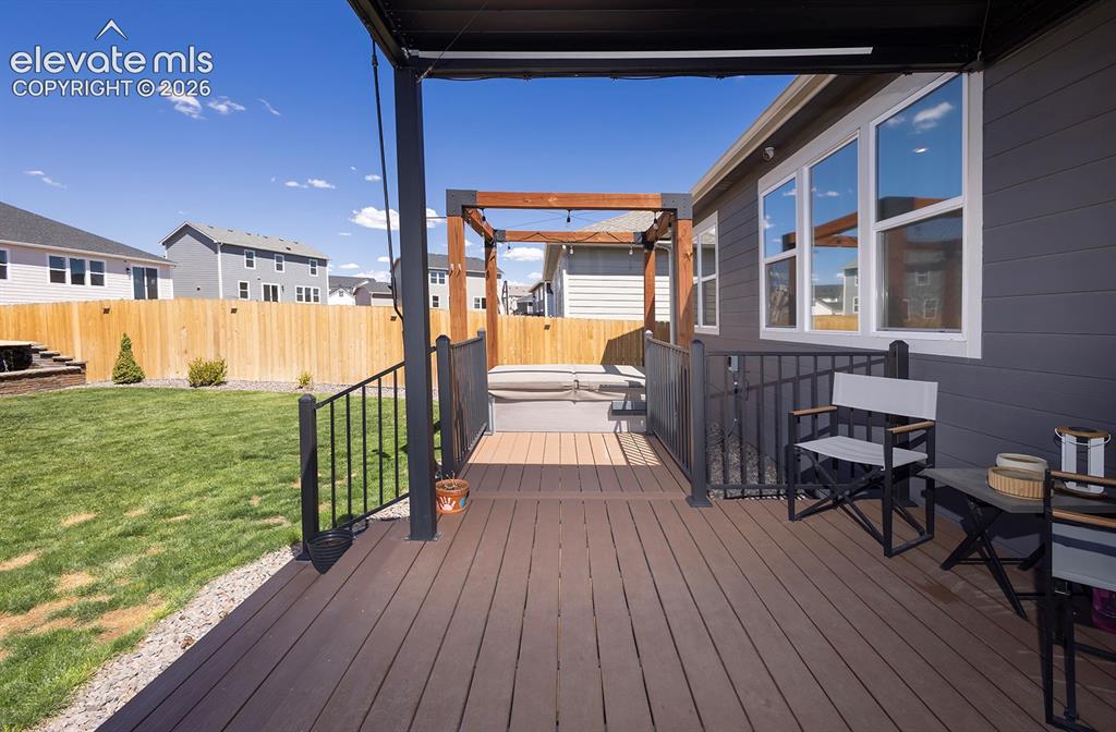 Image 31 of 34: Deck
