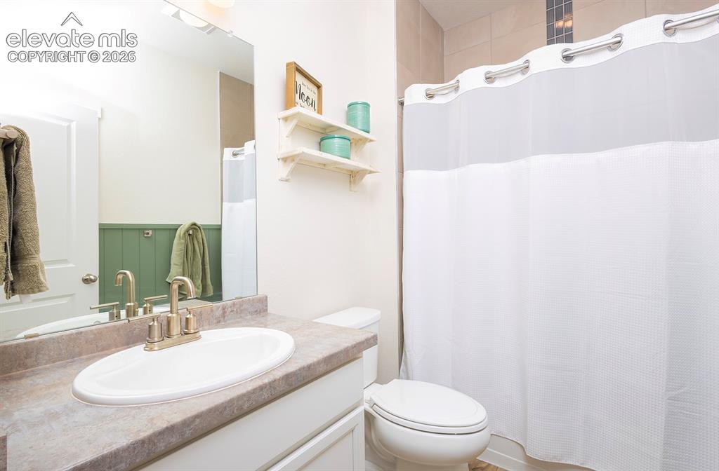 Image 7 of 34: Bathroom