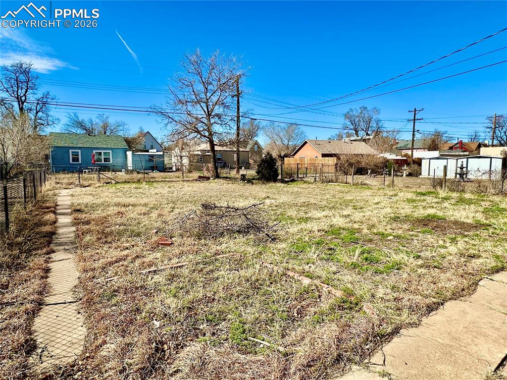 Image 16 of 16: Yard