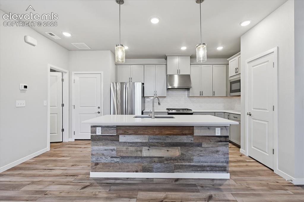 Image 10 of 29: Kitchen