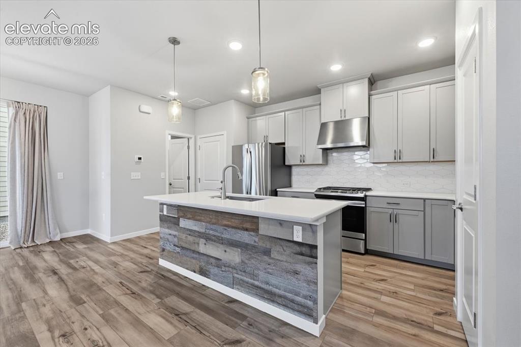 Image 11 of 29: Kitchen