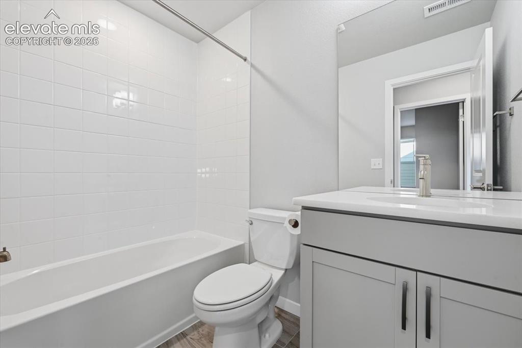 Image 17 of 29: Bathroom
