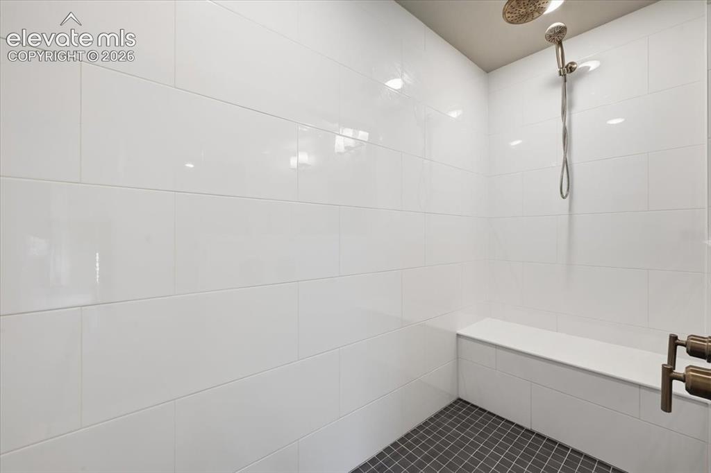 Image 24 of 29: Bathroom