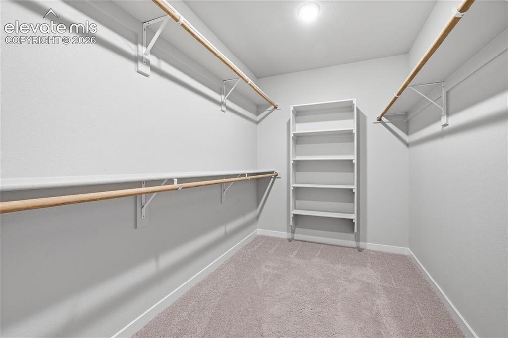 Image 25 of 29: Closet