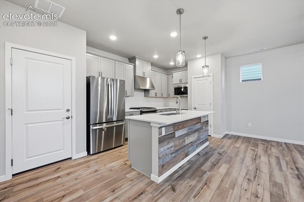 Image 9 of 29: Kitchen