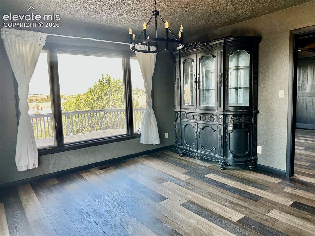 Image 10 of 46: Dining Area
