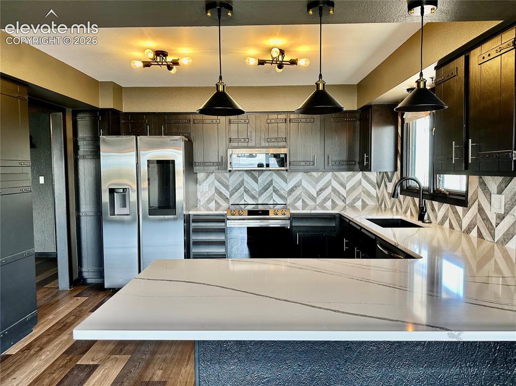 Image 13 of 46: Kitchen