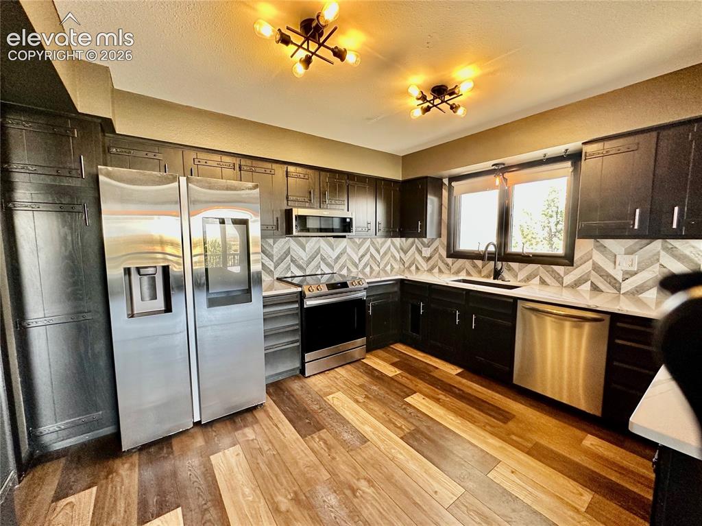 Image 14 of 46: Kitchen
