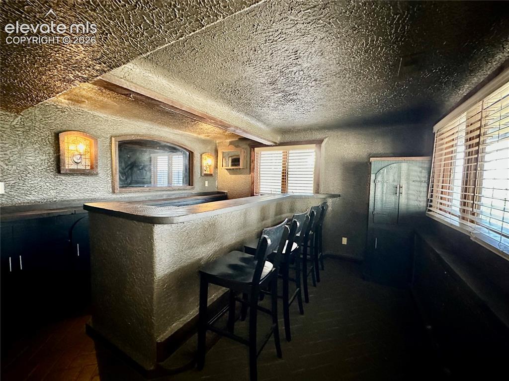 Image 35 of 46: Bar