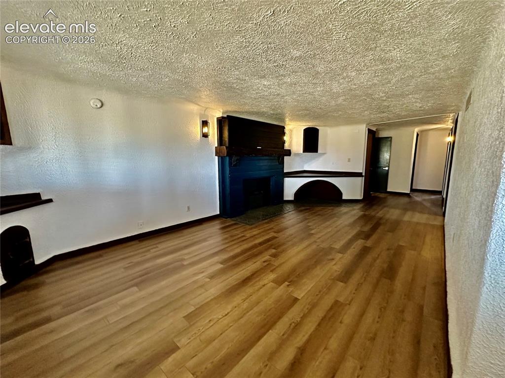 Image 36 of 46: Living Room