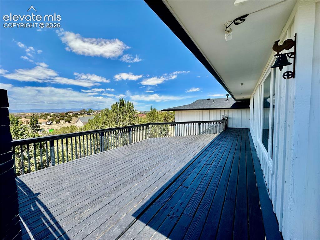 Image 37 of 46: Deck