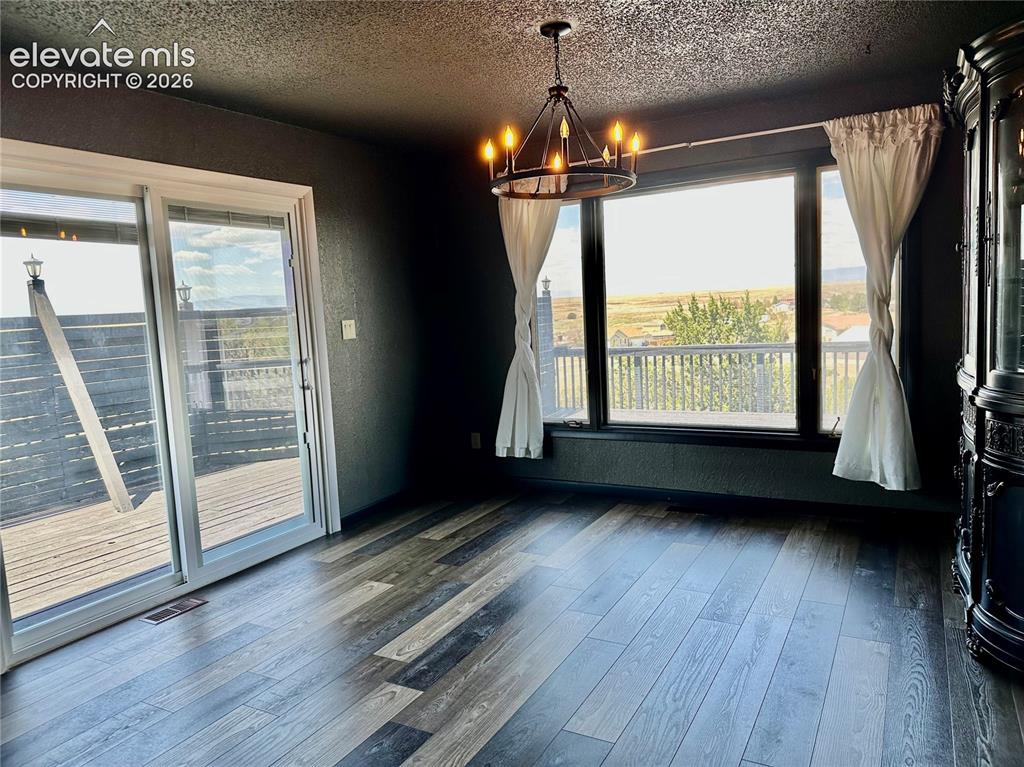 Image 9 of 46: Dining Area