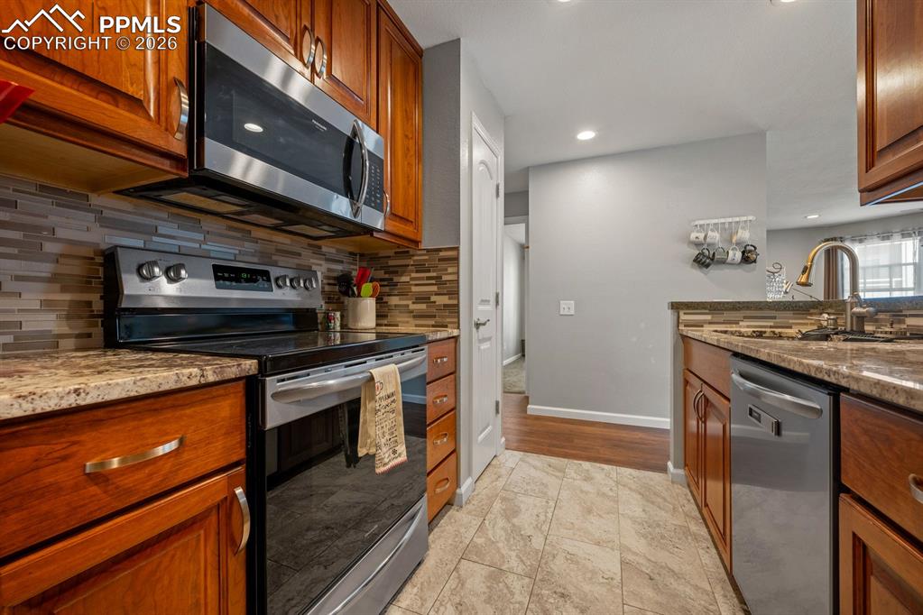 Image 10 of 39: Kitchen