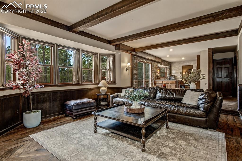 Image 15 of 32: Living Room