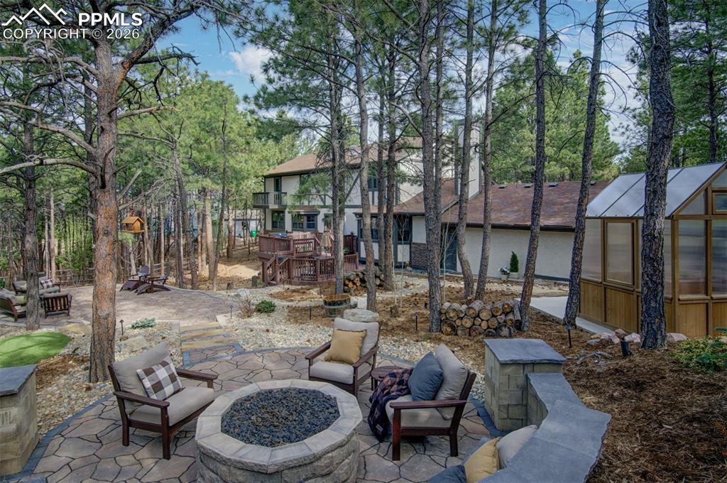 Image 25 of 32: Patio