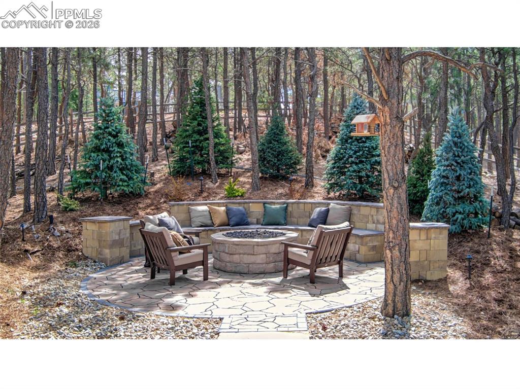 Image 26 of 32: Patio